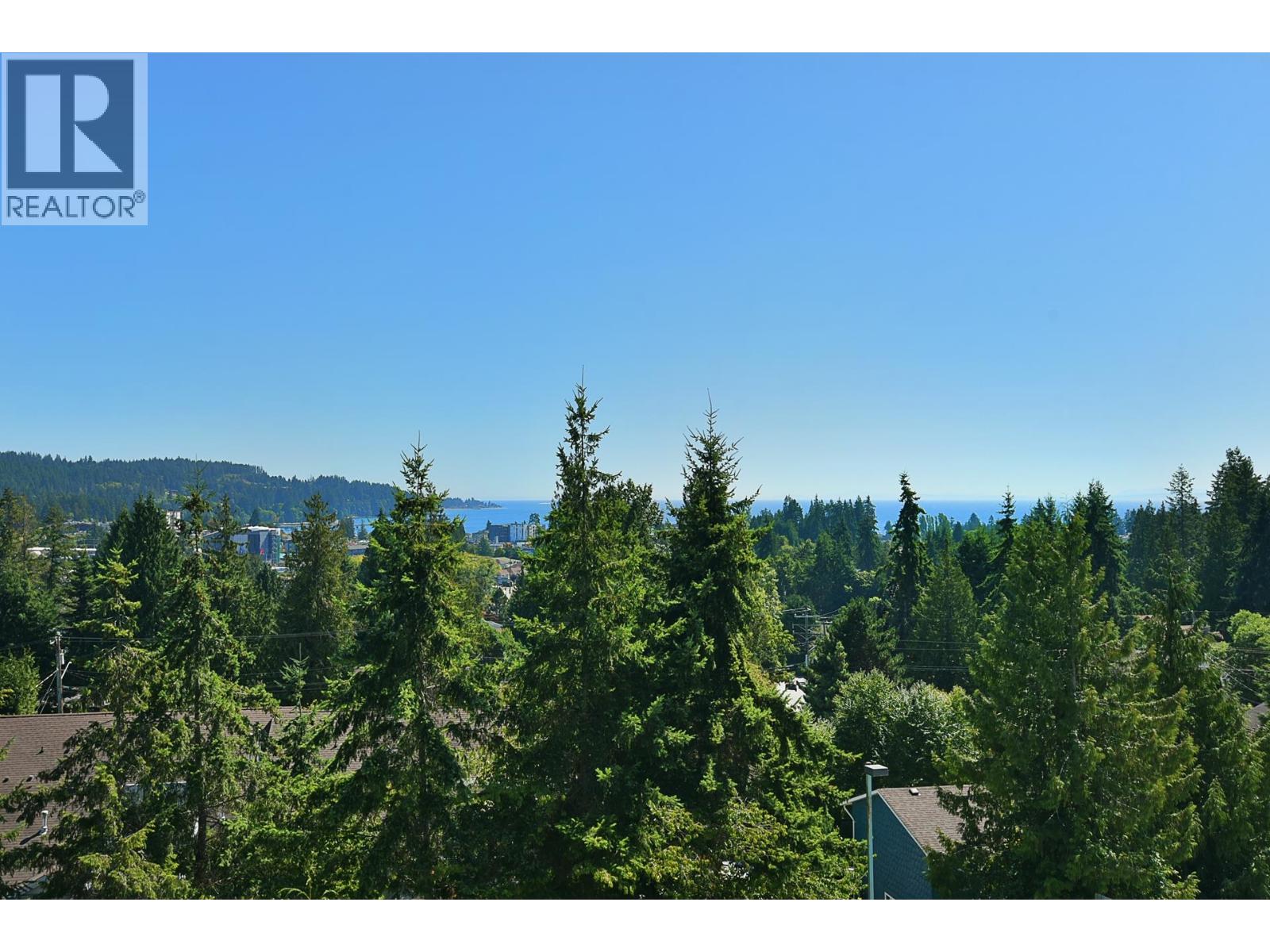 301 5780 TRAIL AVENUE, Sechelt