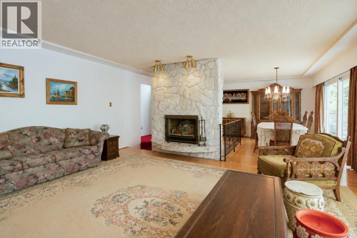 6 Bed, 3 Bath House for Sale in Burnaby – 232 MACDONALD AVENUE, Burnaby – MLS# R3158267 - Image 9