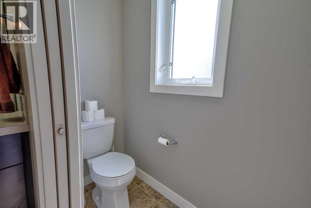Listing photo – 611 Robinson Avenue, Penhold
