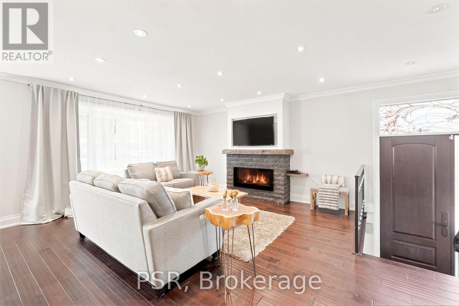 61 ROBINGLADE DRIVE - 13