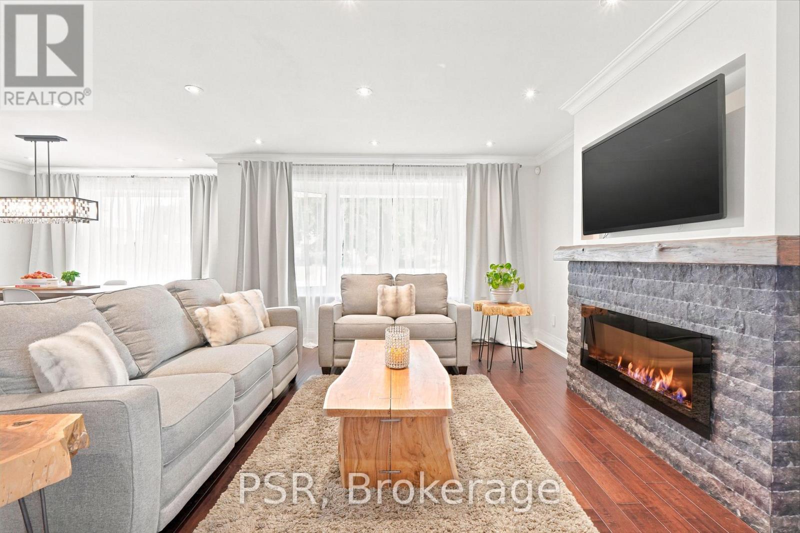 61 ROBINGLADE DRIVE - 14