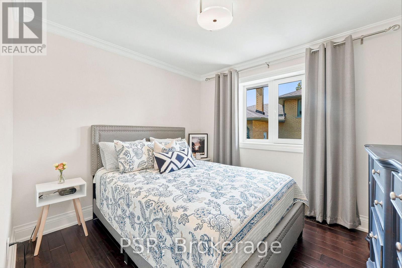 61 ROBINGLADE DRIVE - 18