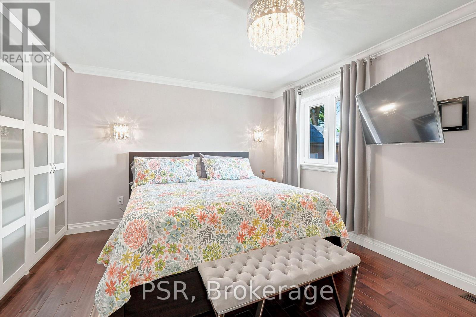 61 ROBINGLADE DRIVE - 22