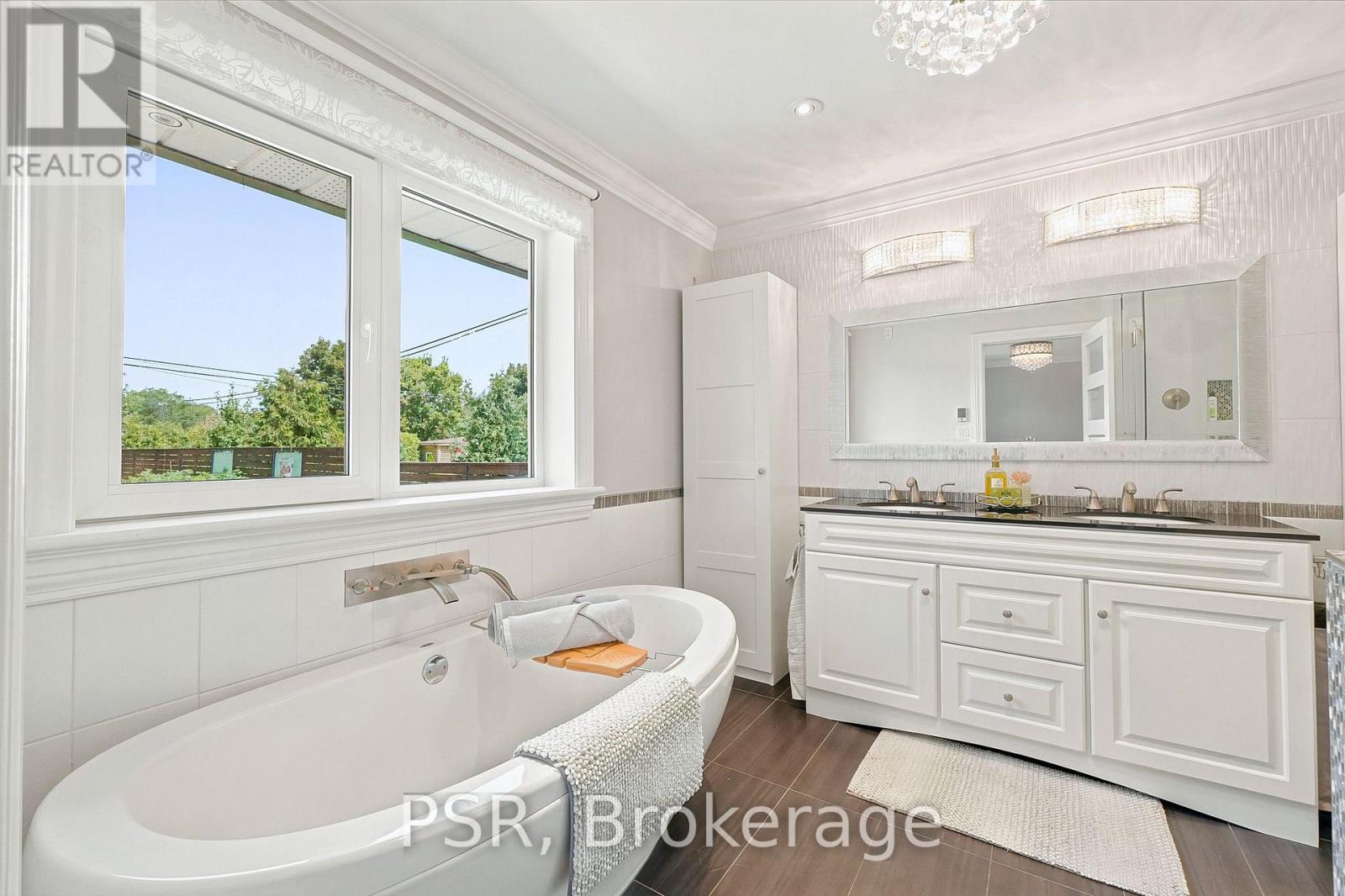 61 ROBINGLADE DRIVE - 24