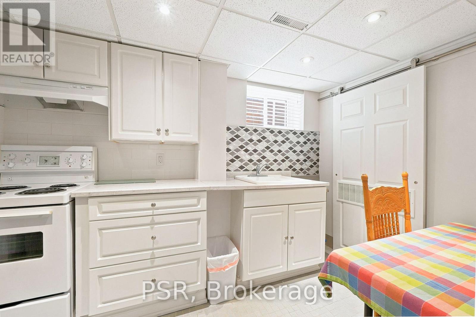 61 ROBINGLADE DRIVE - 25