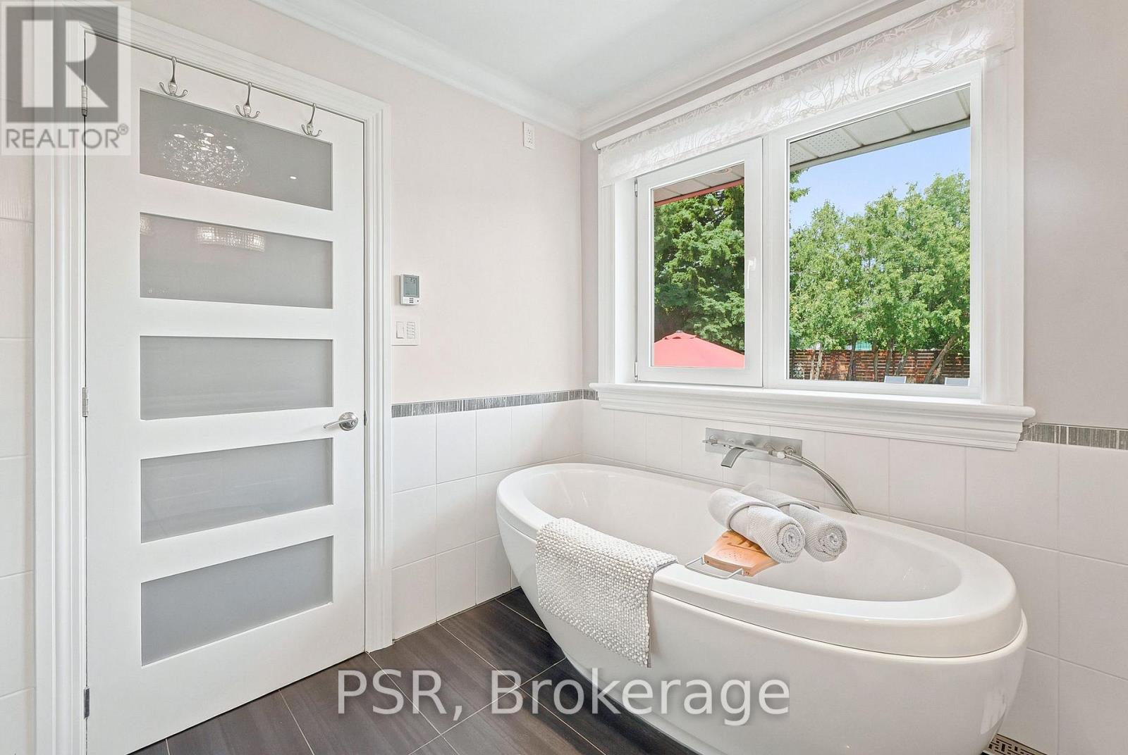 61 ROBINGLADE DRIVE - 27