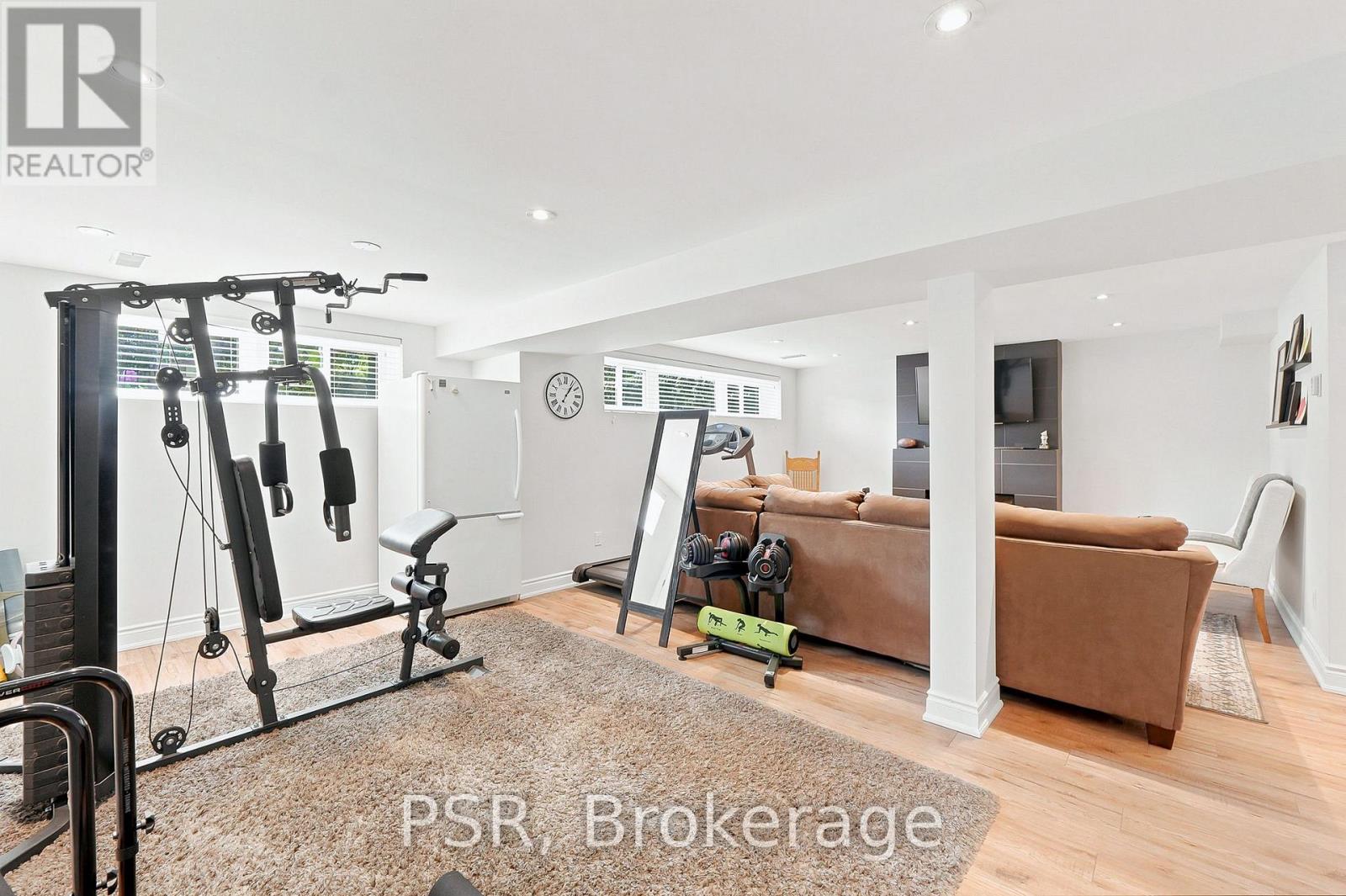 61 ROBINGLADE DRIVE - 29