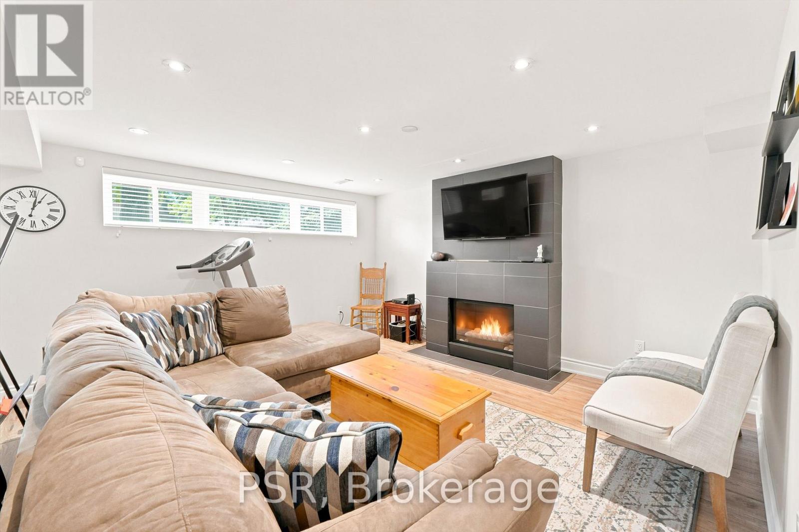 61 ROBINGLADE DRIVE - 31