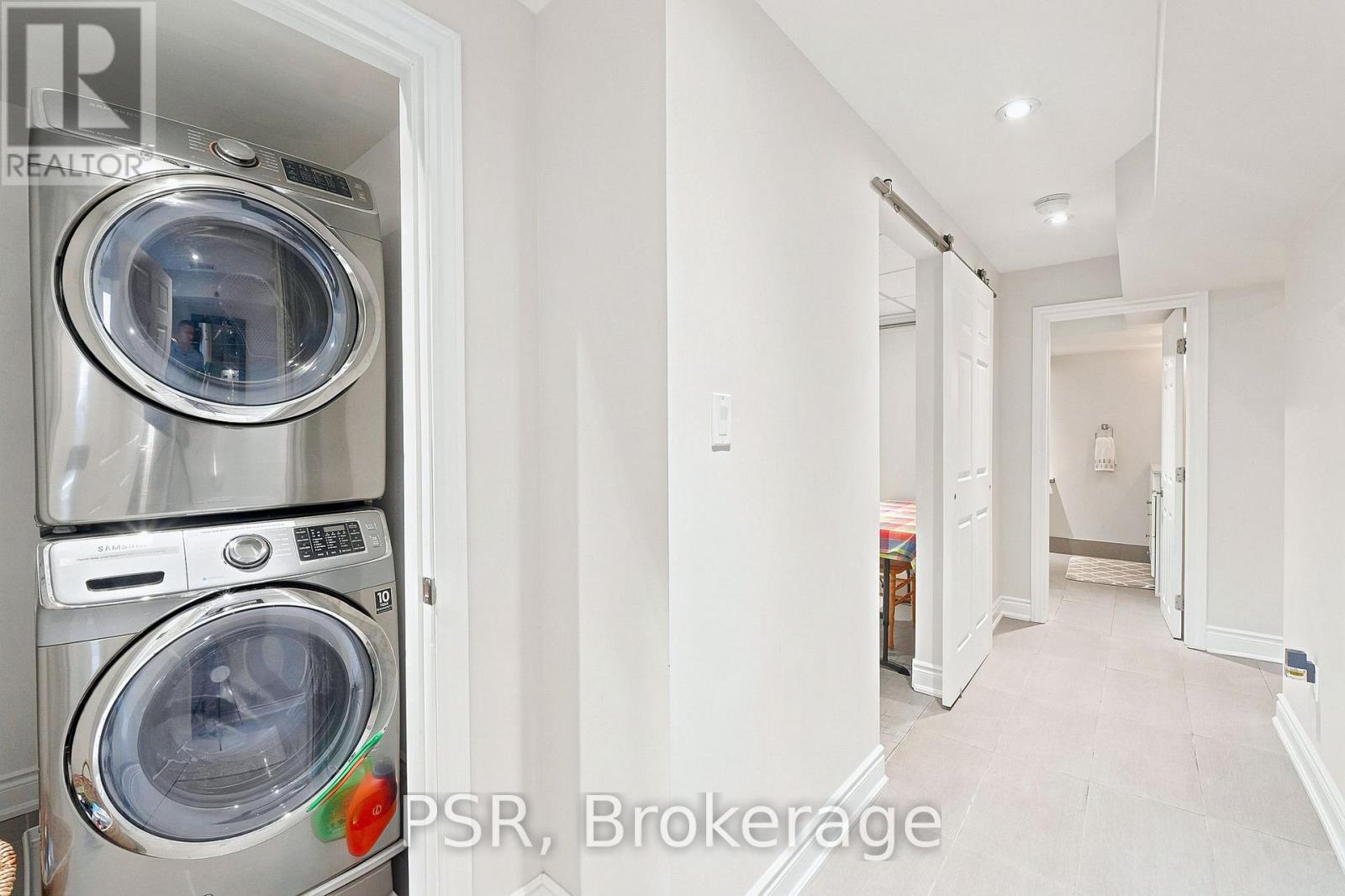 61 ROBINGLADE DRIVE - 33