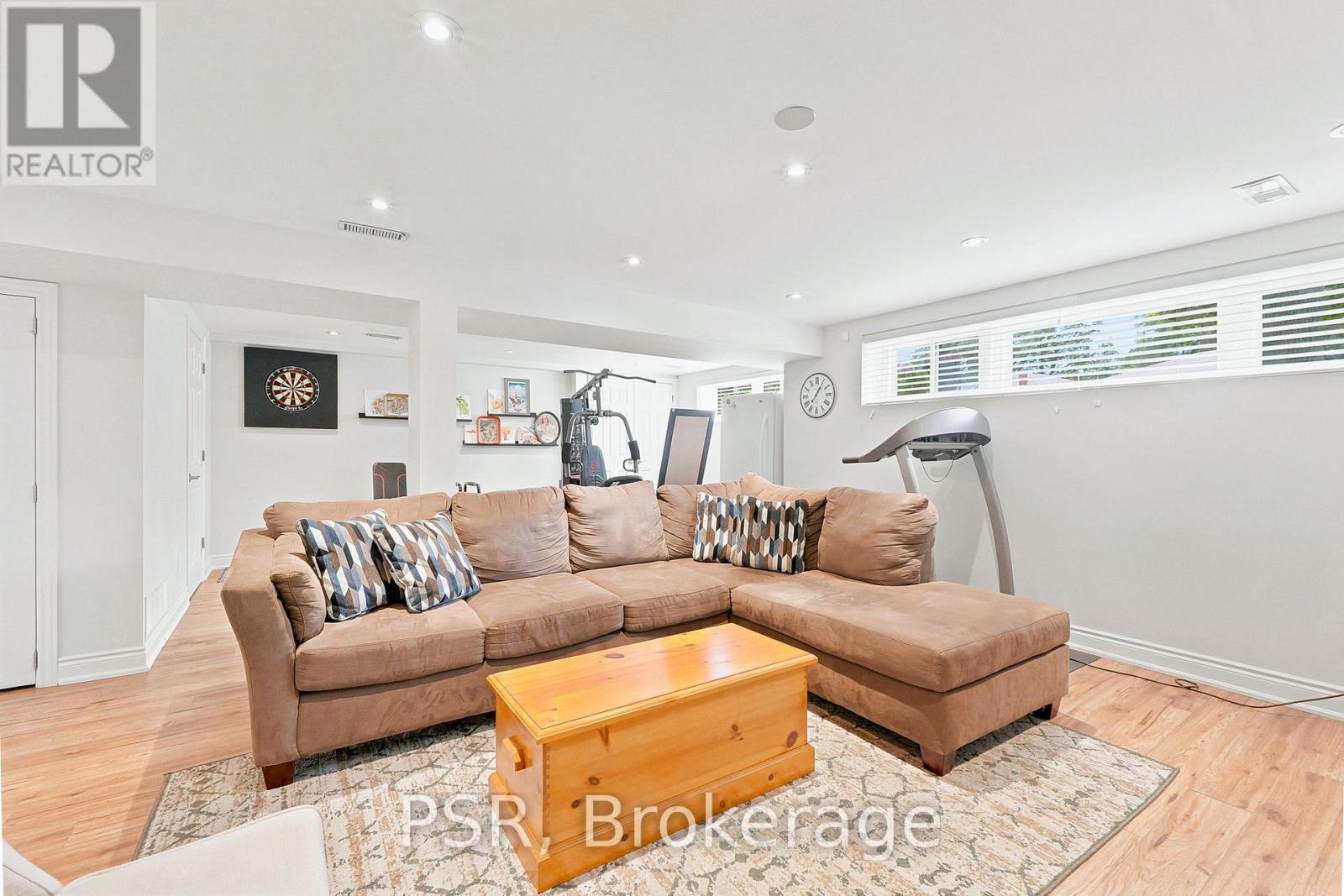 61 ROBINGLADE DRIVE - 35