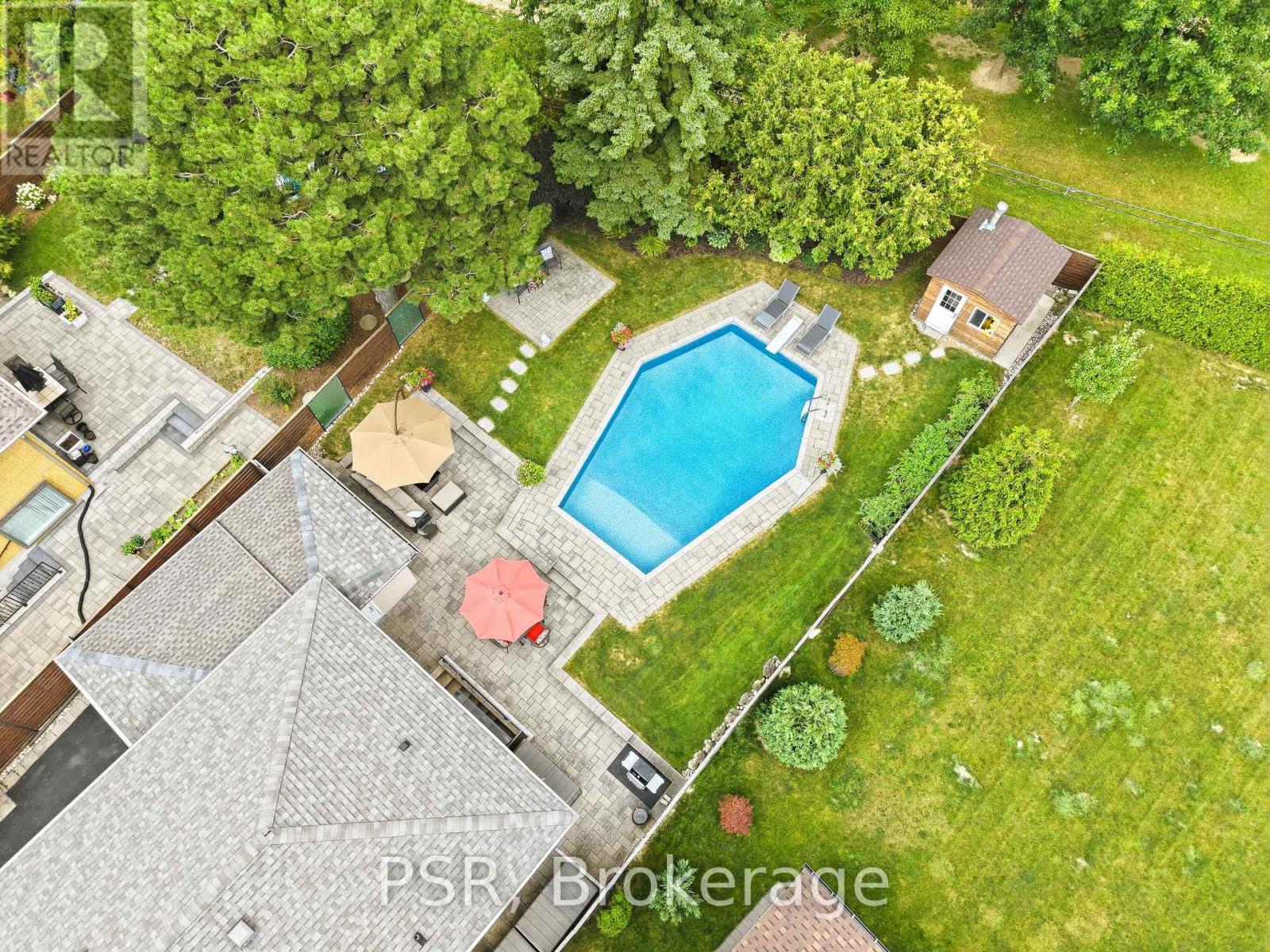 61 ROBINGLADE DRIVE - 36