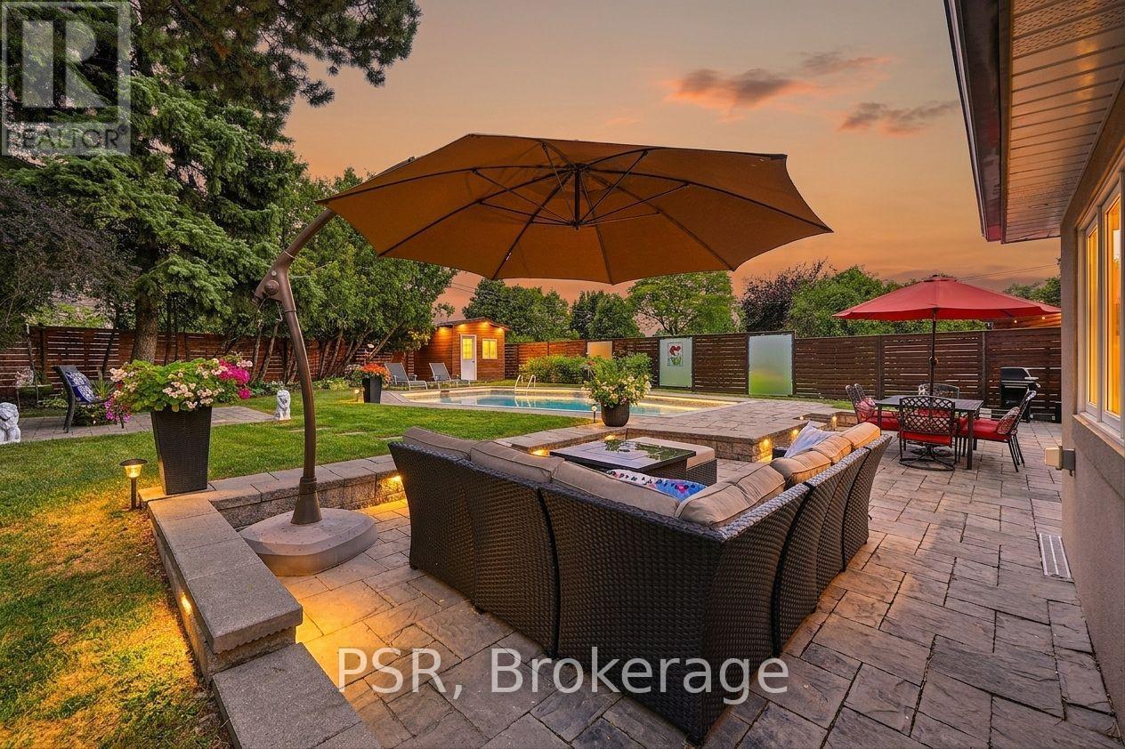 61 ROBINGLADE DRIVE - 39