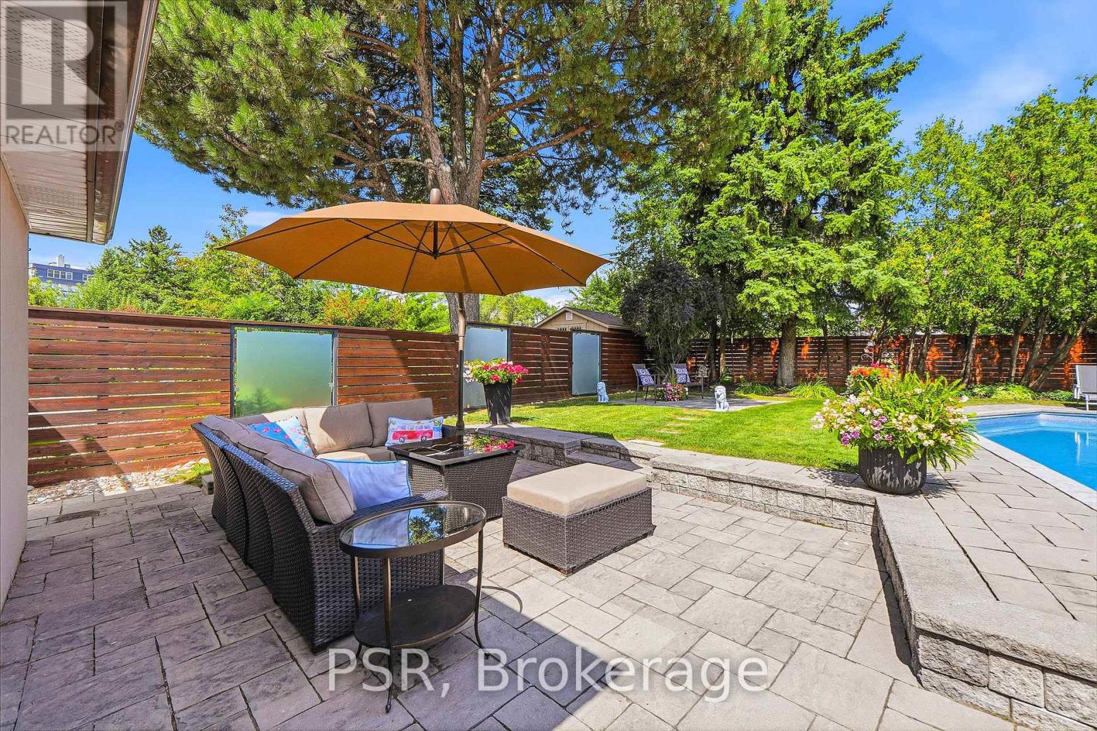 61 ROBINGLADE DRIVE - 41