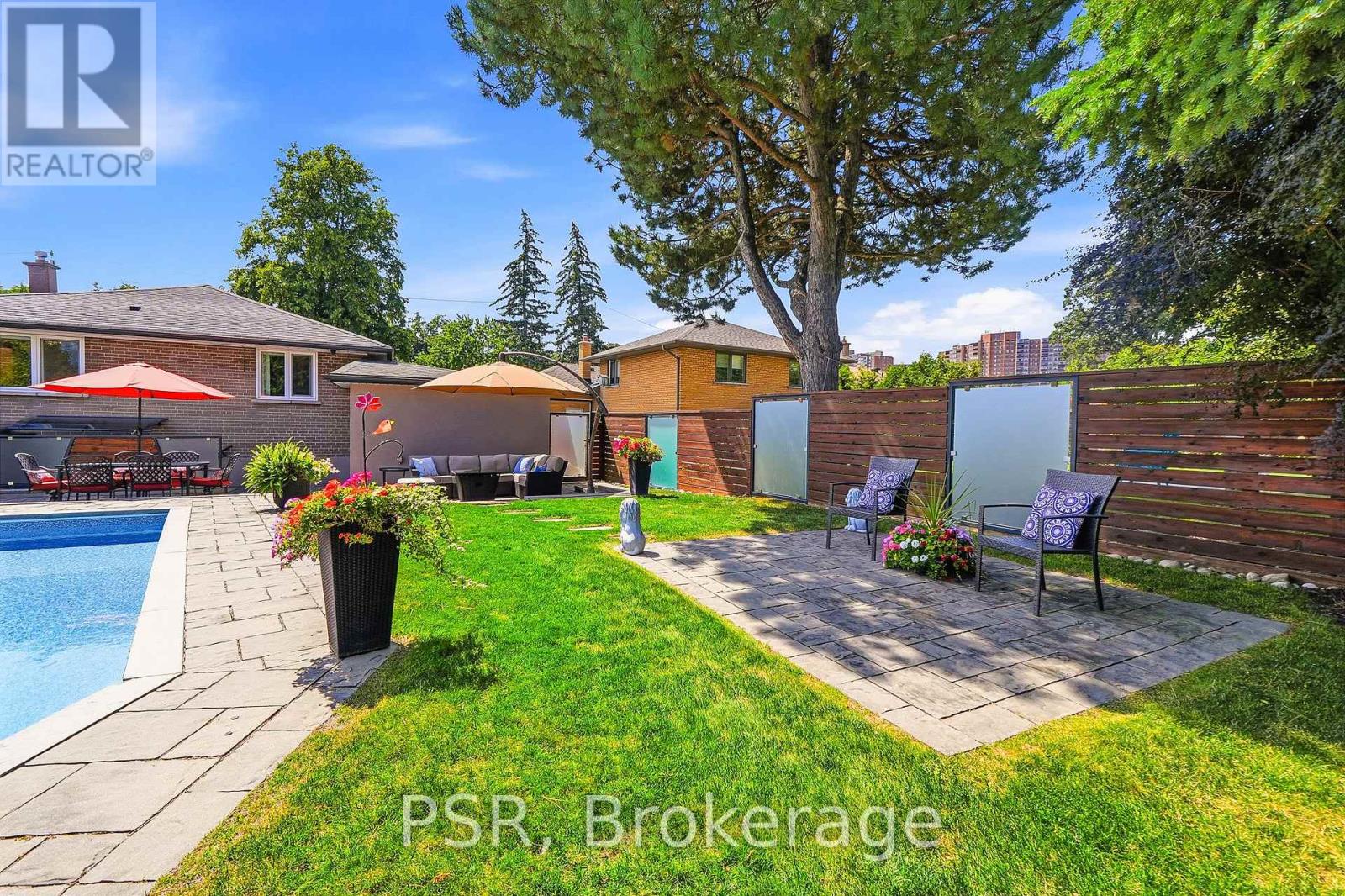 61 ROBINGLADE DRIVE - 42