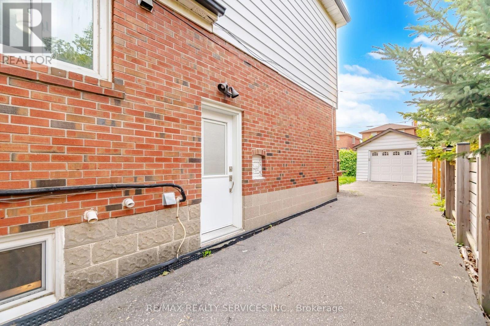 30 ELDER AVENUE - 21