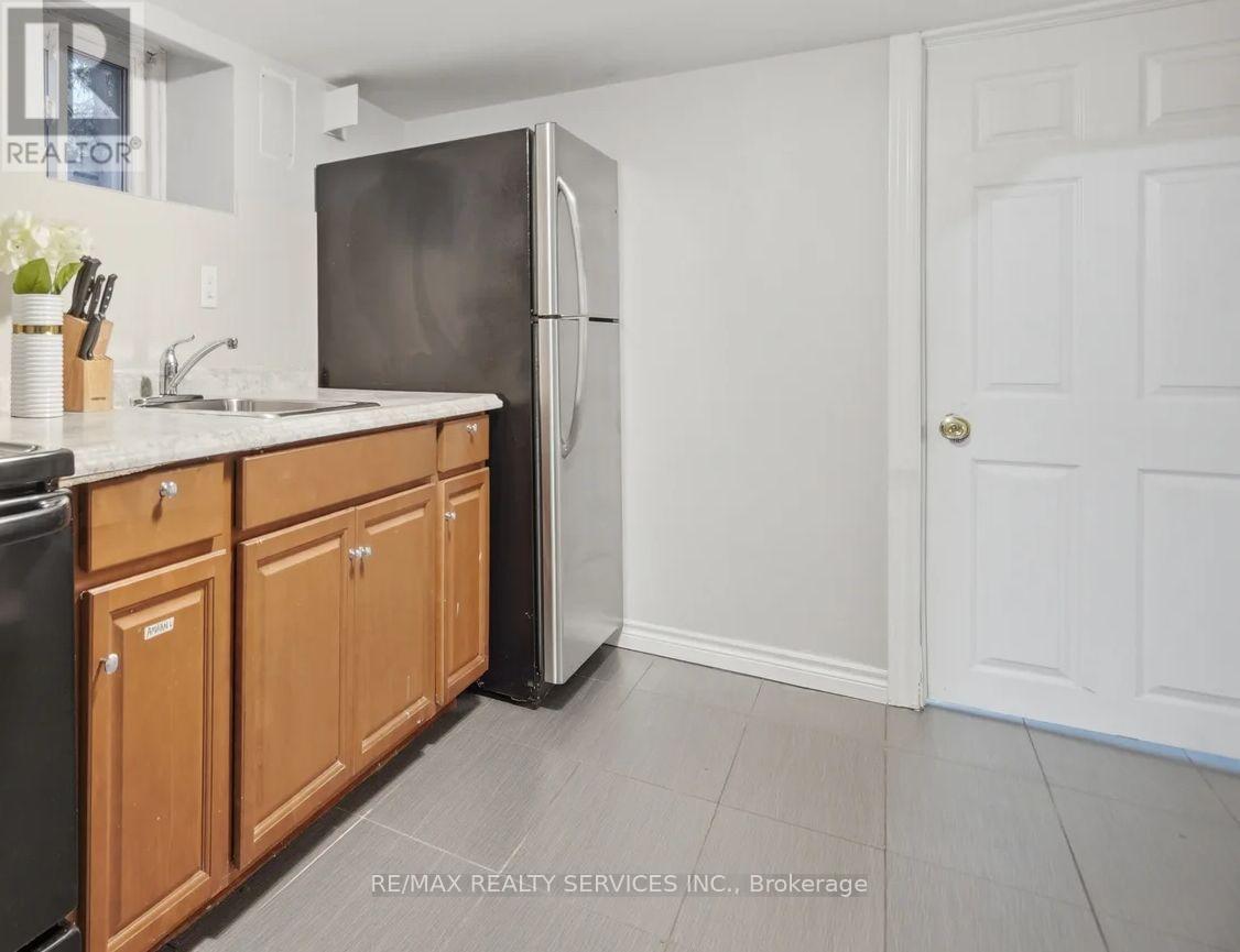 30 ELDER AVENUE - 23