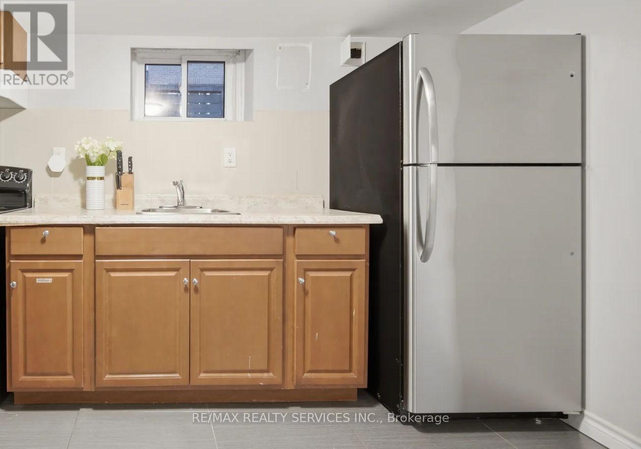 30 ELDER AVENUE - 24