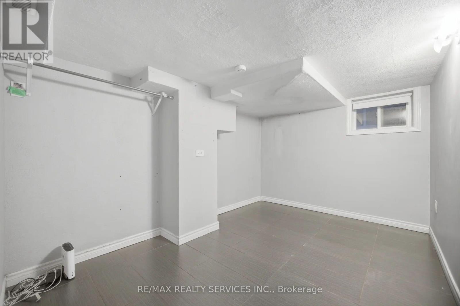 30 ELDER AVENUE - 25