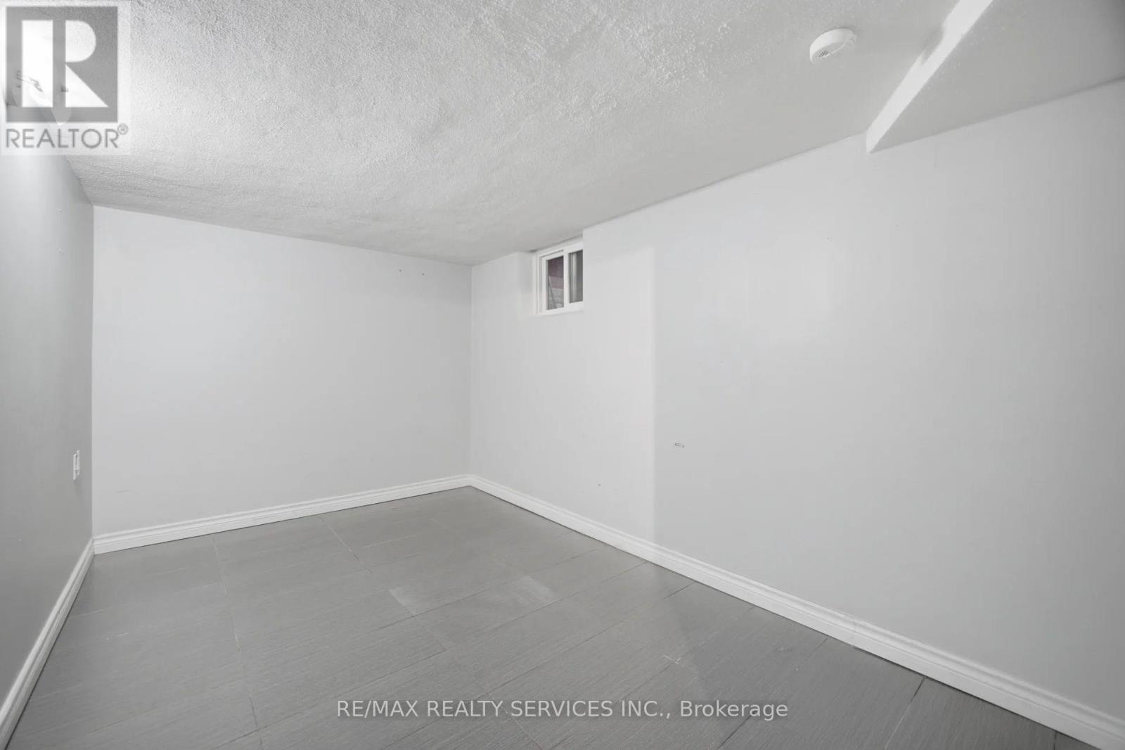 30 ELDER AVENUE - 26