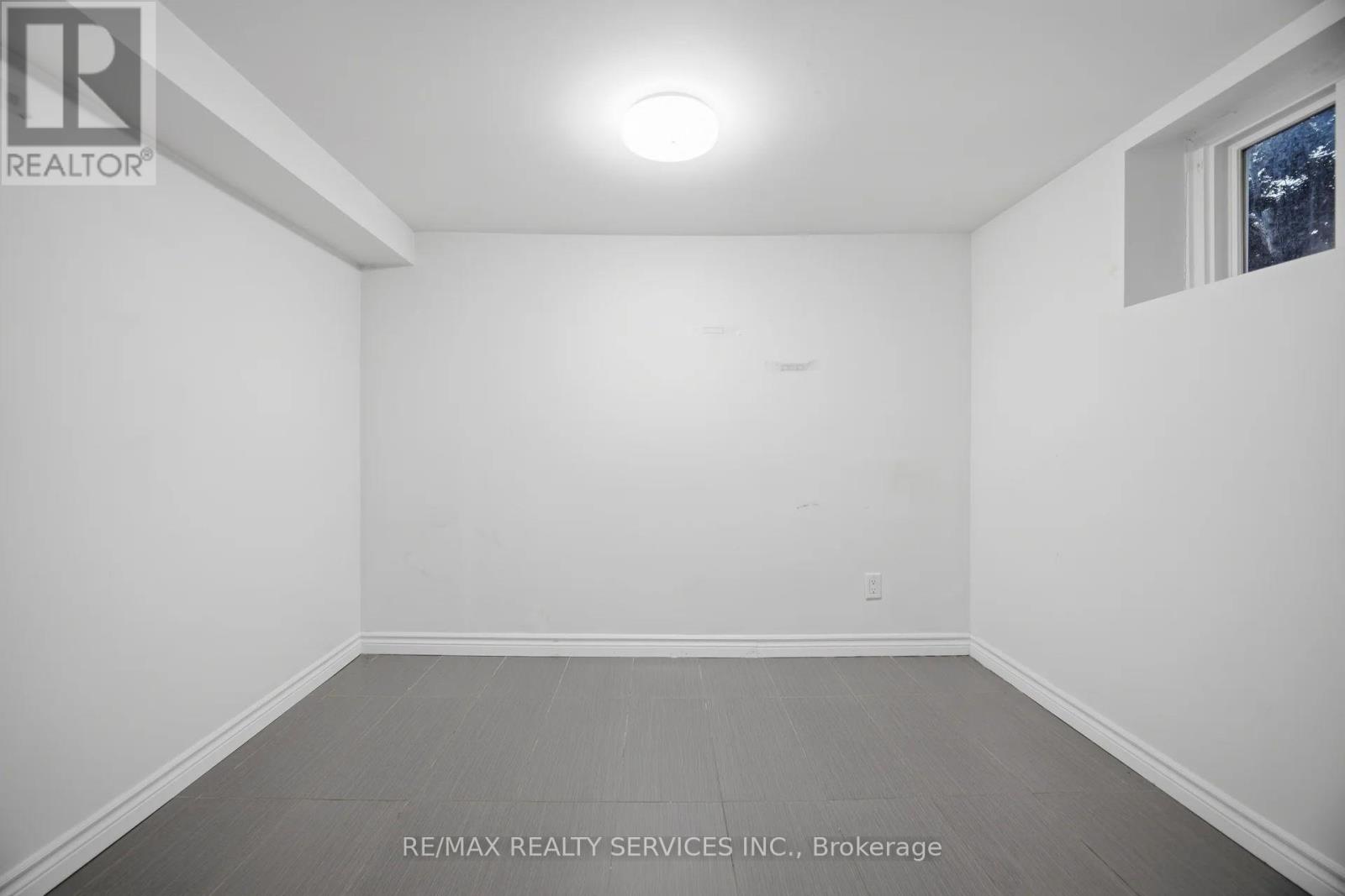 30 ELDER AVENUE - 27