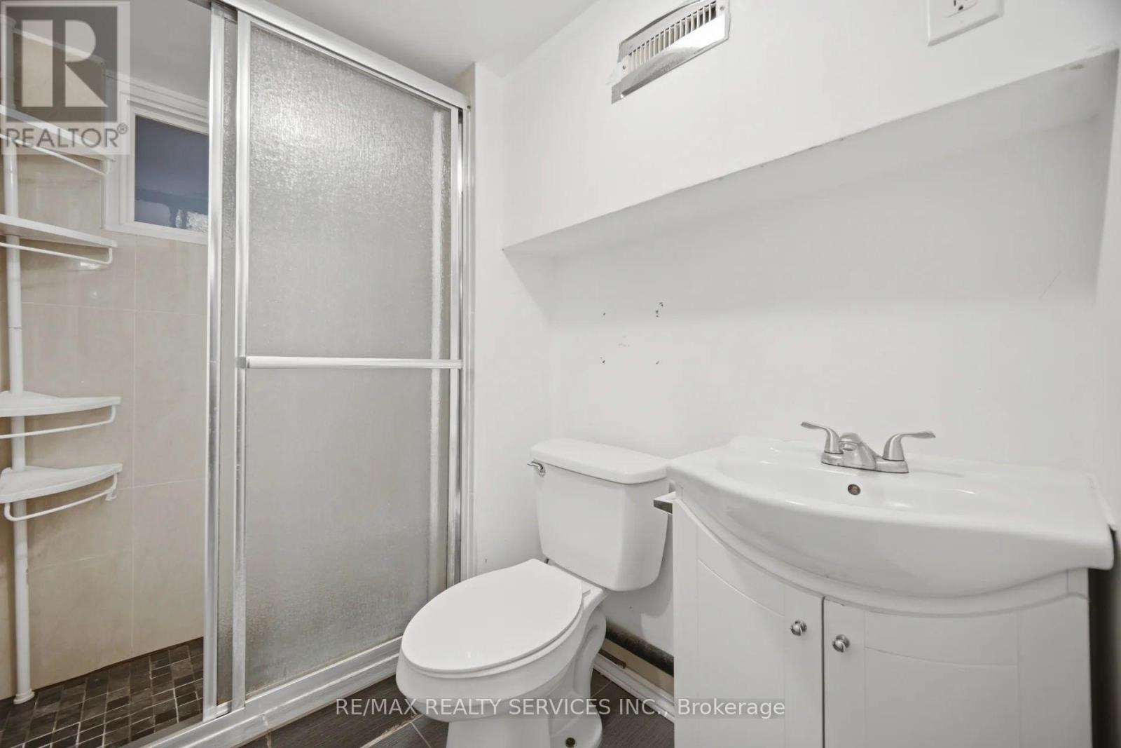 30 ELDER AVENUE - 28
