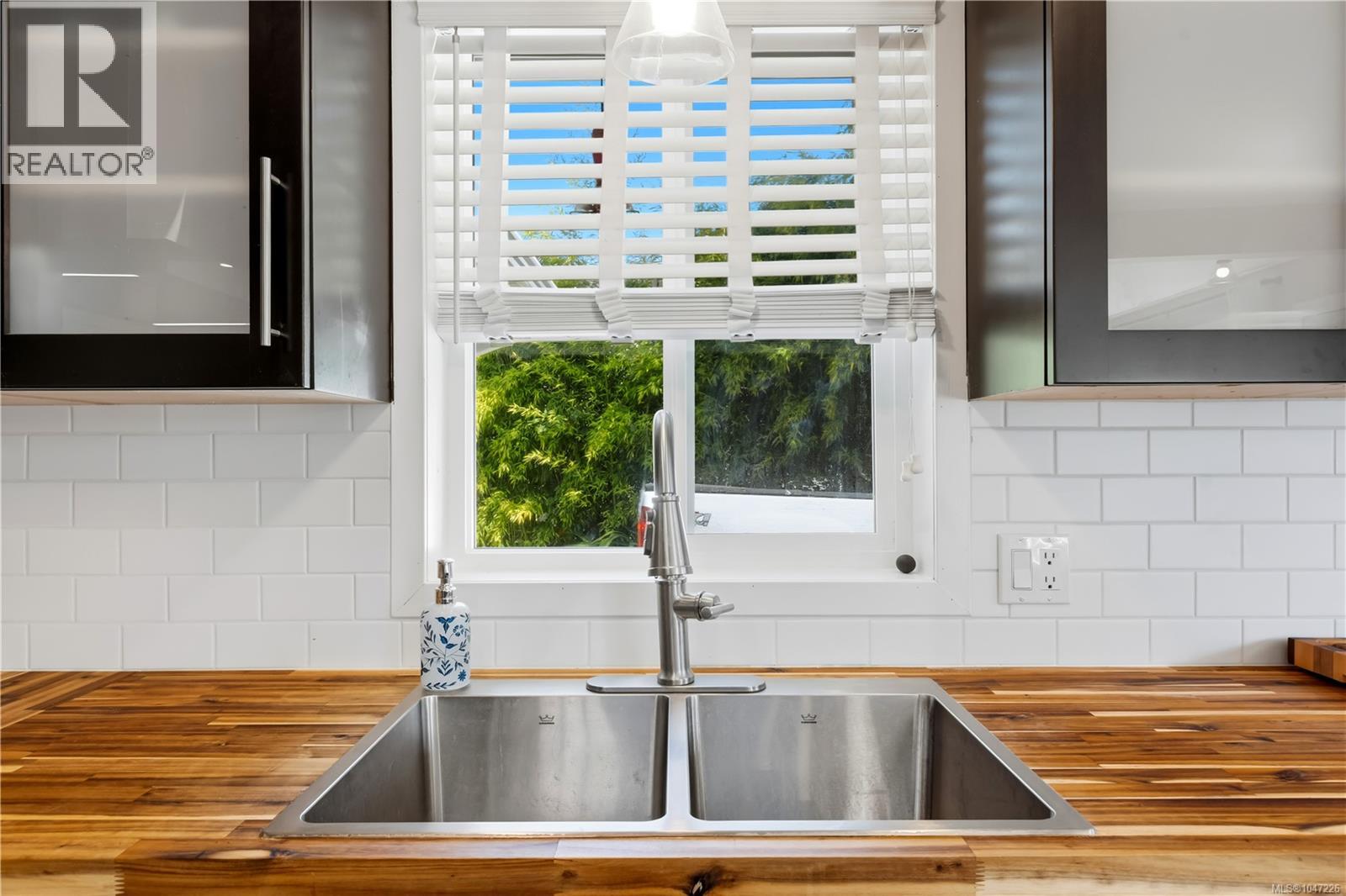 1704 Holly Cres - 12