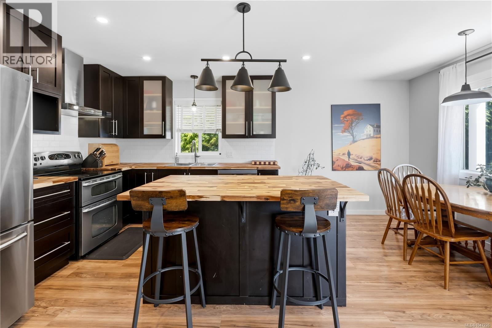 1704 Holly Cres - 3