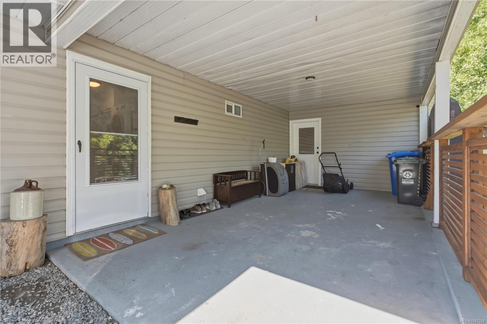 1704 Holly Cres - 35
