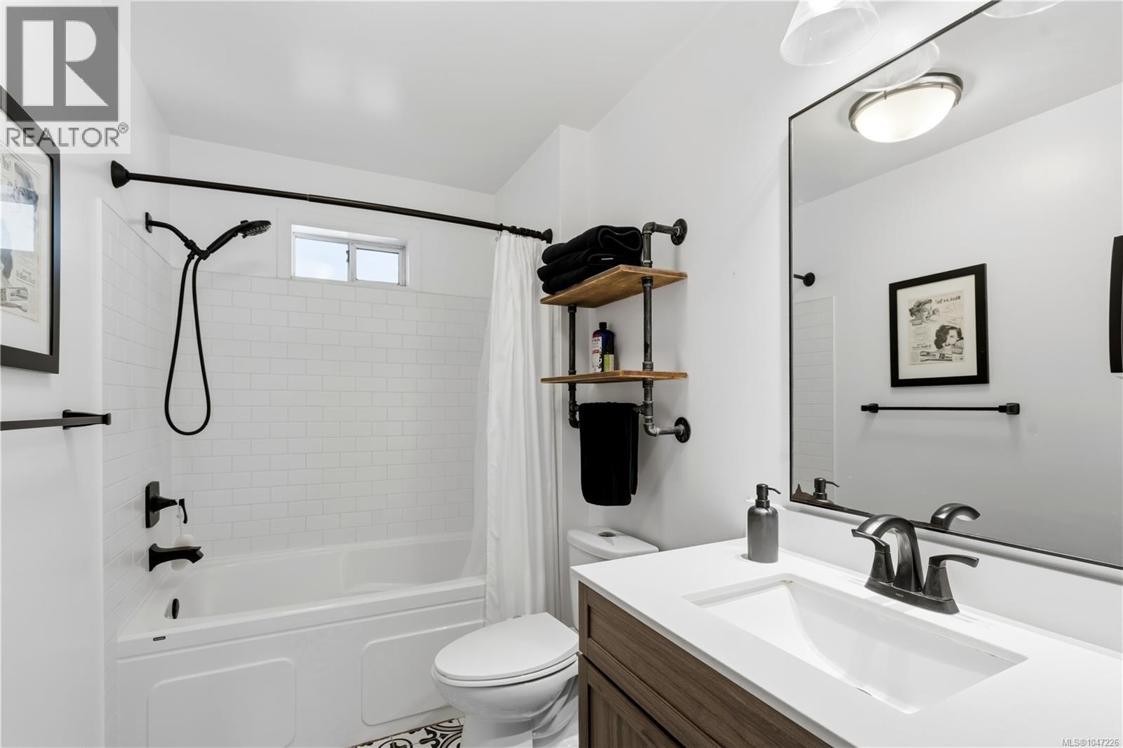 1704 Holly Cres, Ucluelet