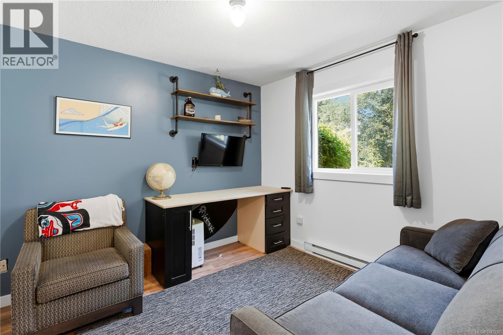 1704 Holly Cres - 7