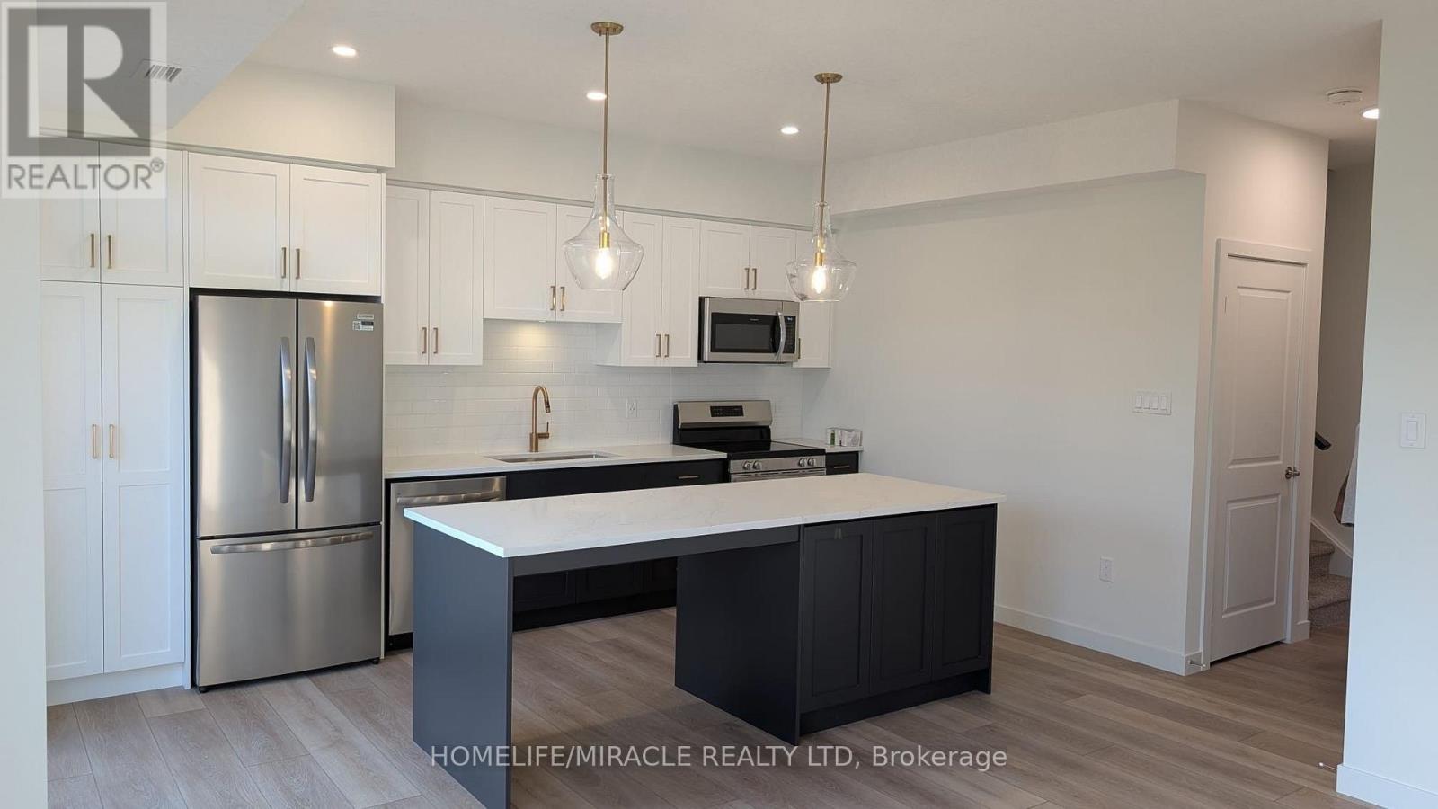 124 - 824 WOOLWICH STREET