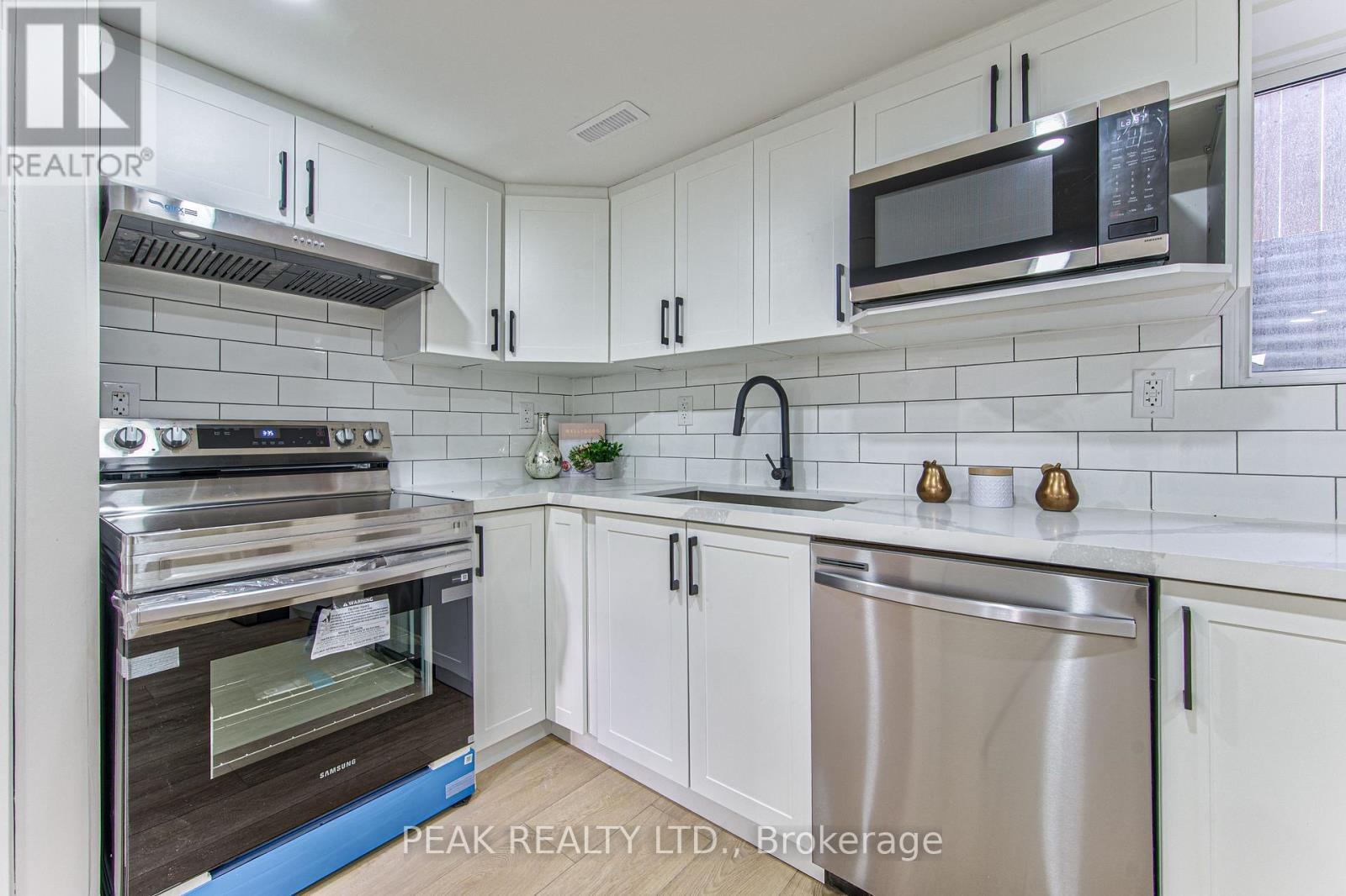 7385 NORTH DORSET PLACE - Image 32