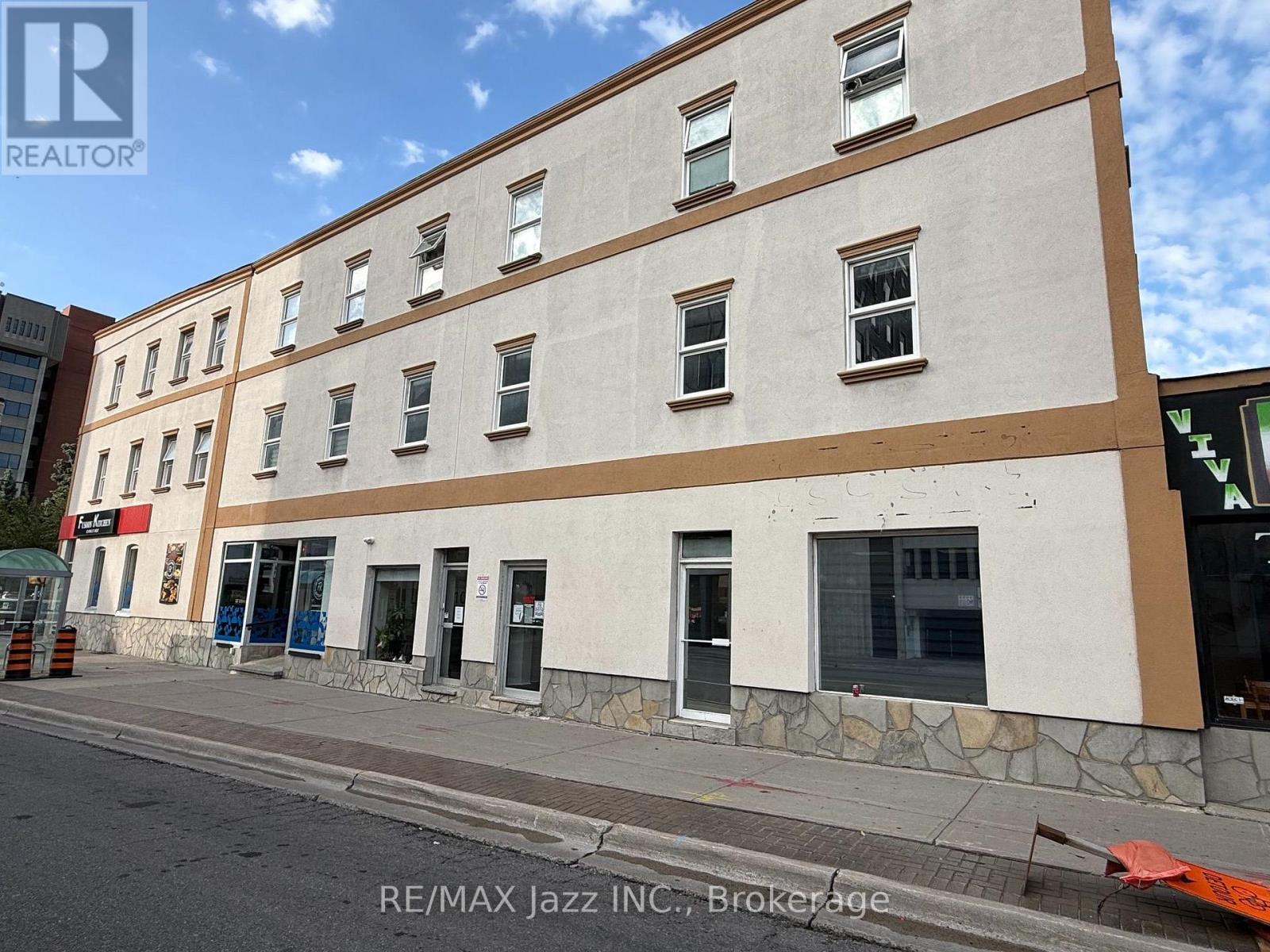 10 CENTRE STREET N
