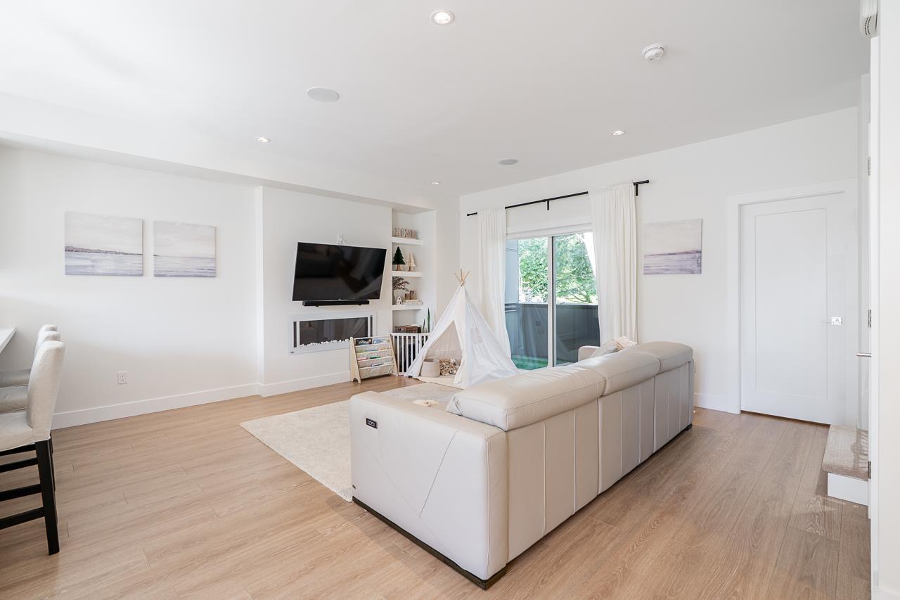 32 1670 160 STREET, Surrey