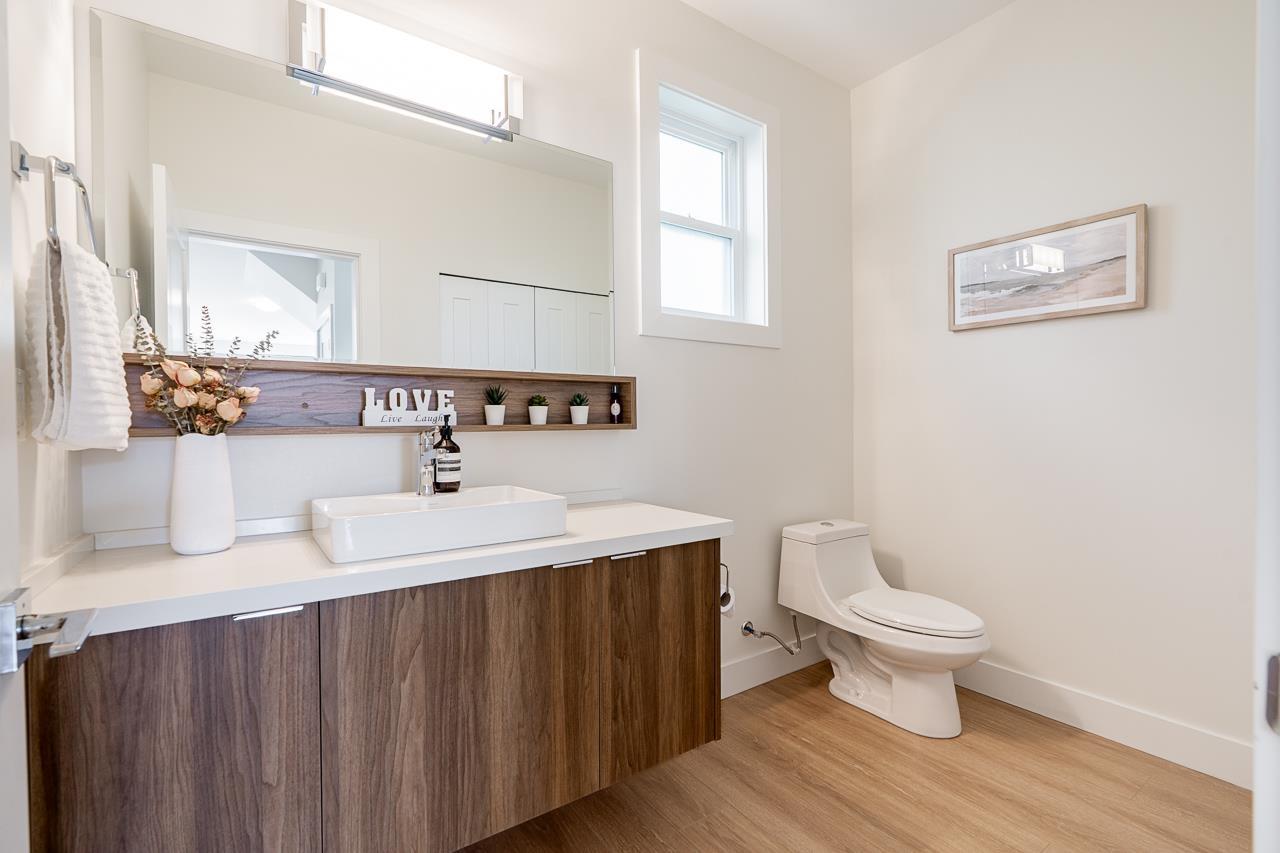 32 1670 160 STREET, Surrey