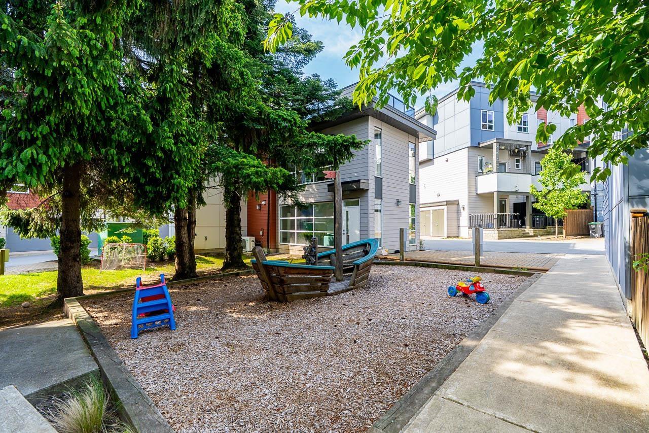 32 1670 160 STREET, Surrey