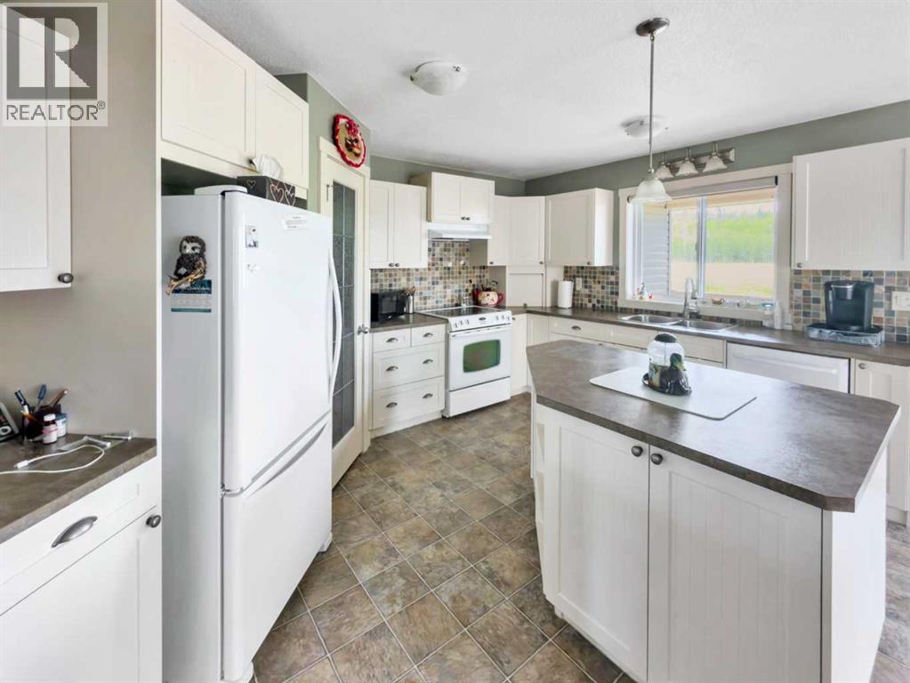 Listing photo – 128 12 Ave NE, Sundre
