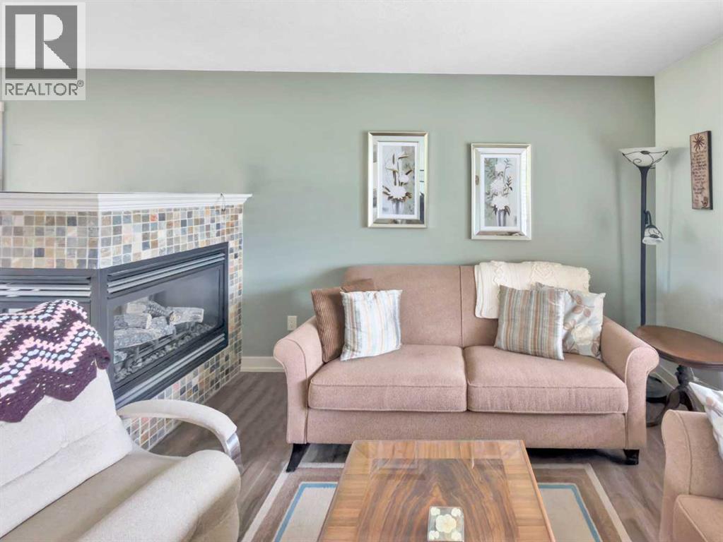 Listing photo – 128 12 Ave NE, Sundre
