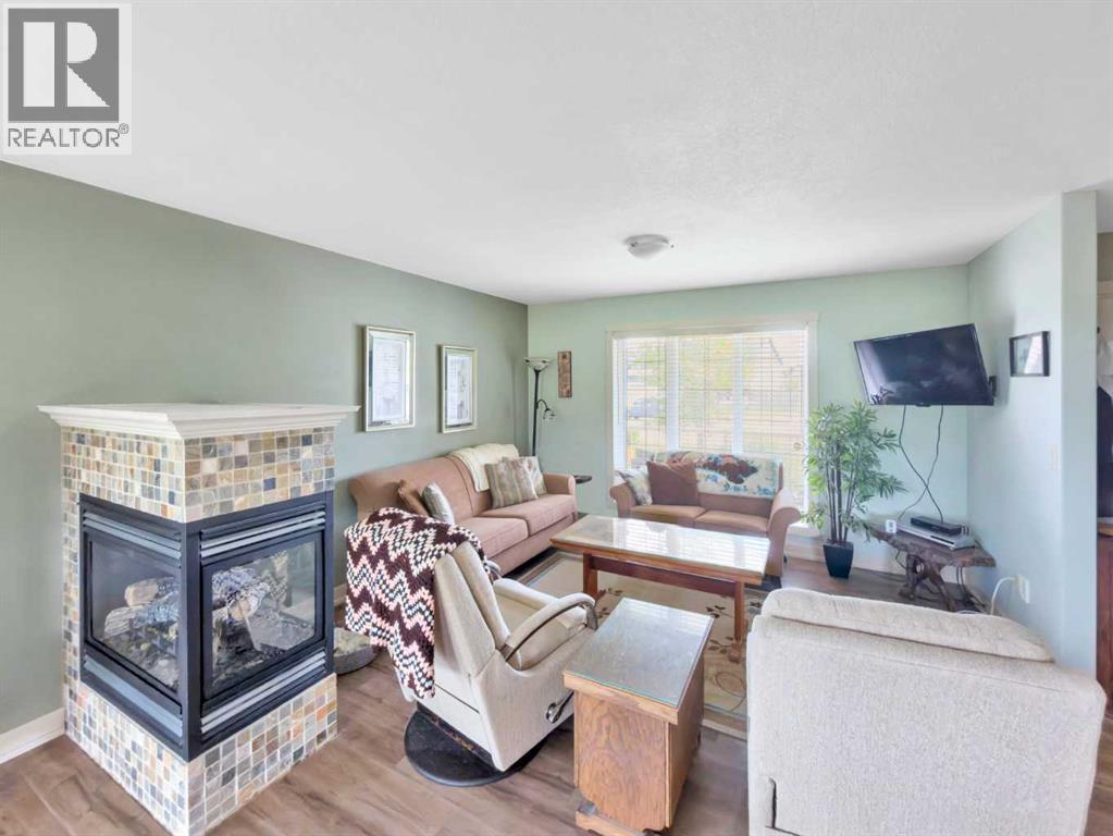 Listing photo – 128 12 Ave NE, Sundre