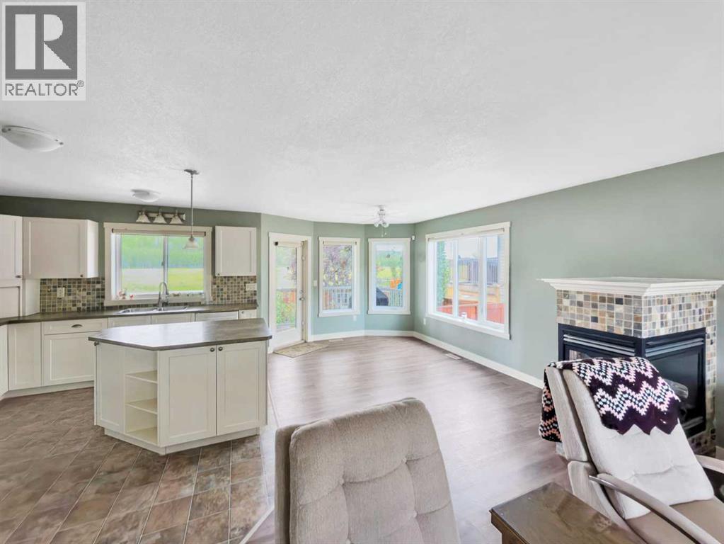 Listing photo – 128 12 Ave NE, Sundre