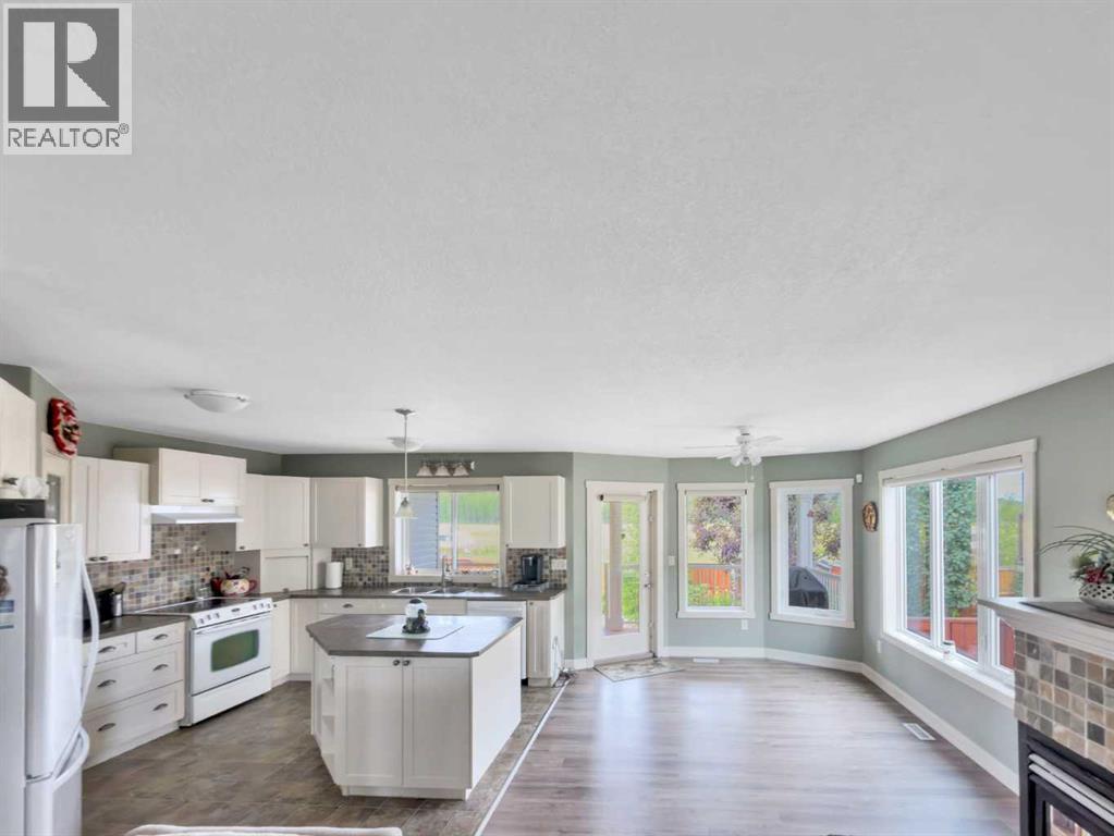 Listing photo – 128 12 Ave NE, Sundre