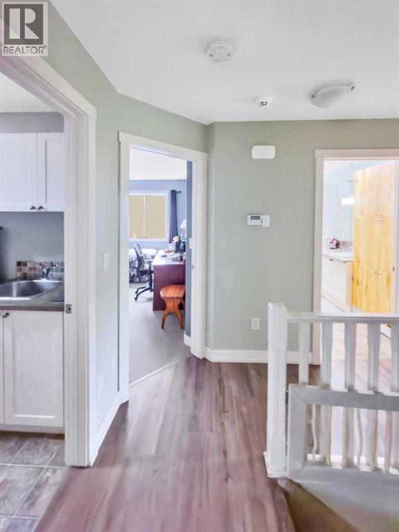 Listing photo – 128 12 Ave NE, Sundre
