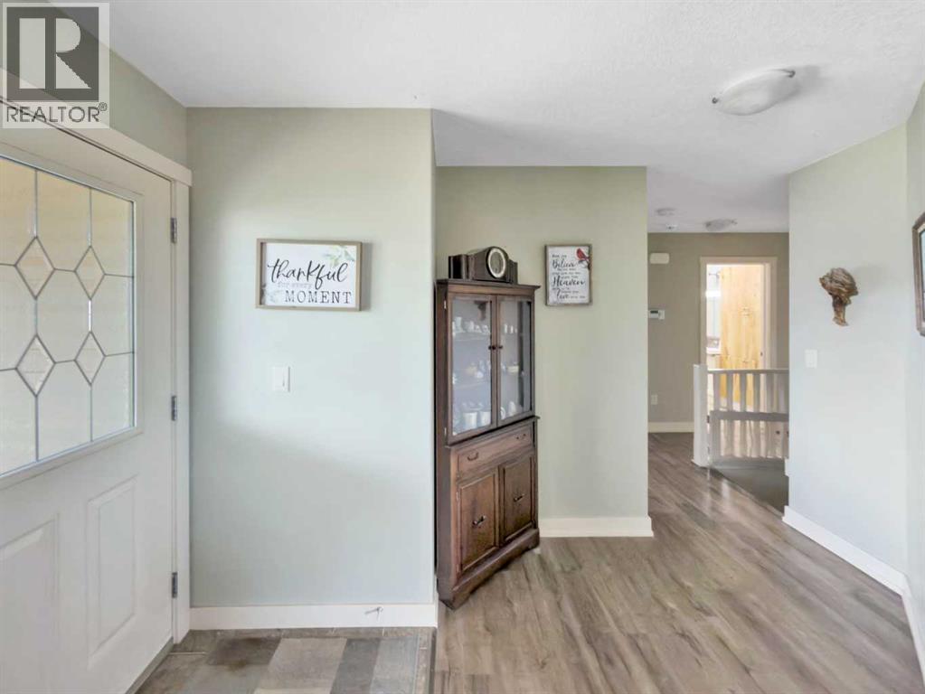 Listing photo – 128 12 Ave NE, Sundre