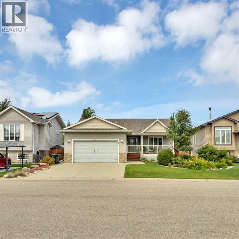 Listing photo – 128 12 Ave NE, Sundre