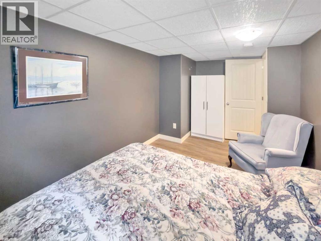Listing photo – 128 12 Ave NE, Sundre