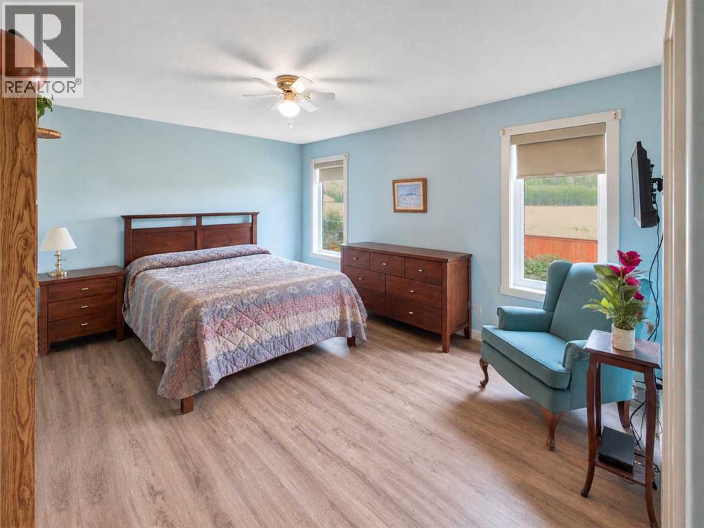 Listing photo – 128 12 Ave NE, Sundre