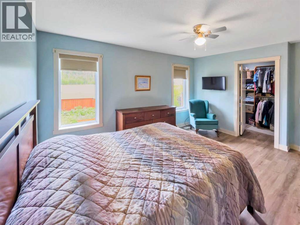 Listing photo – 128 12 Ave NE, Sundre