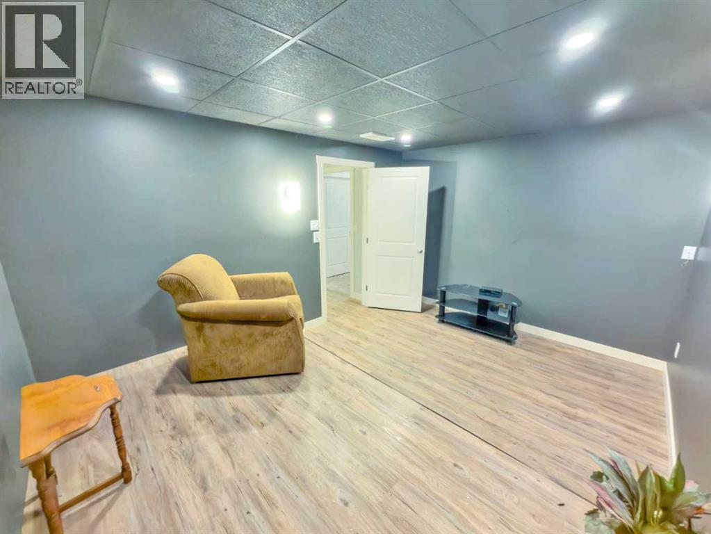Listing photo – 128 12 Ave NE, Sundre
