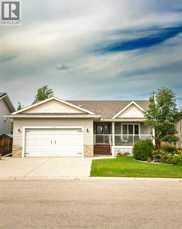 Listing photo – 128 12 Ave NE, Sundre