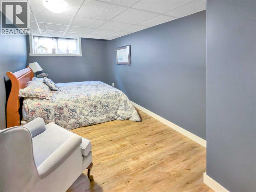 Listing photo – 128 12 Ave NE, Sundre